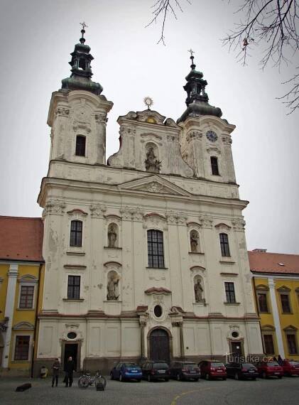 Uherské Hradiště - areál jezuitské koleje, kostela a semináře