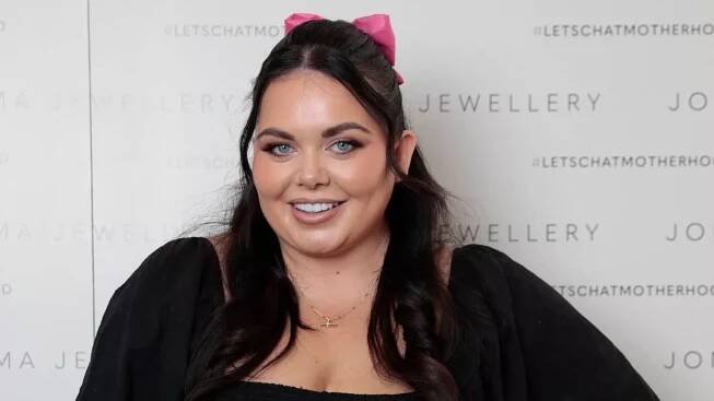 Scarlett Moffatt fans all say same thing as she showcases 'middle-aged size 16 body'