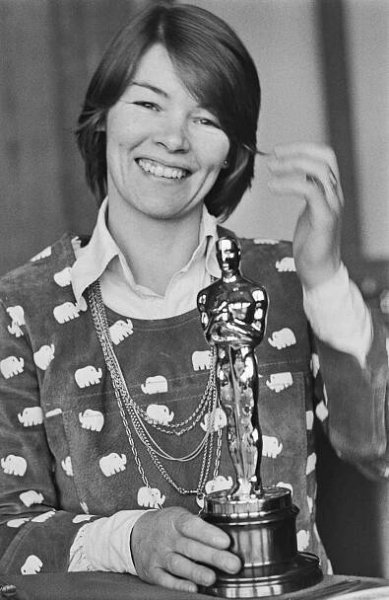 Glenda Jackson holds her Best Actress Oscar for 'A Touch of Class' while in the U.K. on April 8, 1974