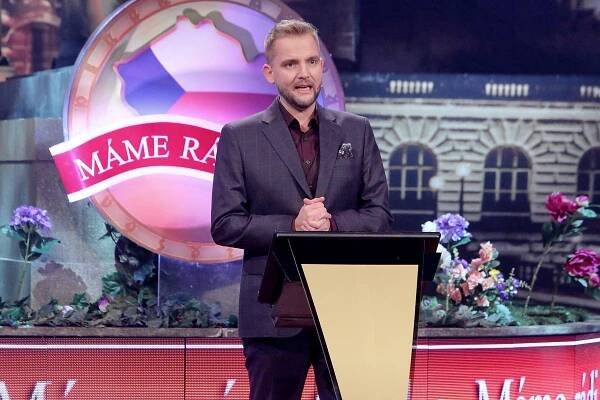 Ivana Jirešová, Tomáš Slavíček, Anna Kadeřávková či Adéla Elbel v premiérovém dílu Máme rádi Česko | Červenýkoberec.cz