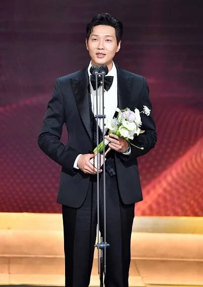 Na stanici KBS divákov tento rok zaujala romantika. Kto získal 2021 KBS Drama Awards? - Asianstyle