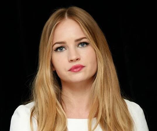 Britt Robertson Biography - Facts, Childhood, Family Life & Achievements
