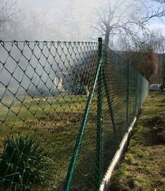 Drátěný plot z poplastovaného pletiva – Olomouc | Stavíme ploty