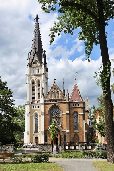fotografie katolického kostela