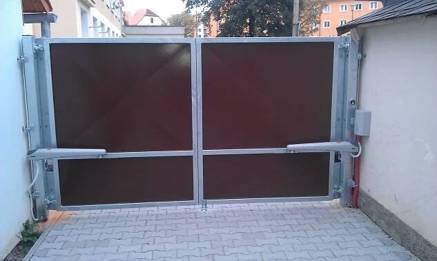 Křídlová vjezdová vrata - Zámečnictví Král