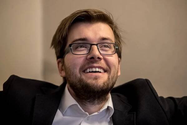 Duel Deníku: Mají advokáti poskytovat data o obchodování?