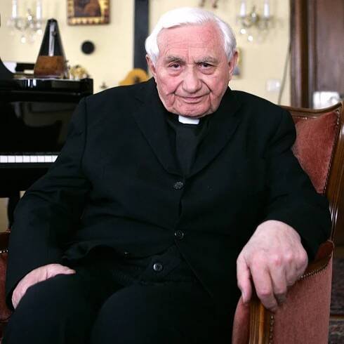Rev. Georg Ratzinger, Choirmaster and a Pope’s Brother, Dies at 96