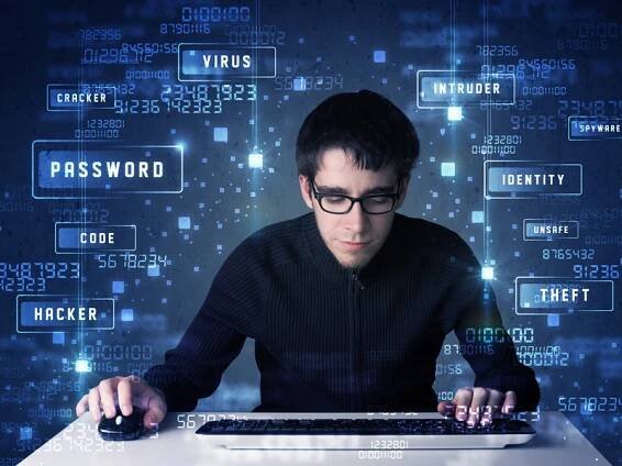 Programování hackerů v technologickém prostředí s kybernetickými ikonami — Stock obrázek