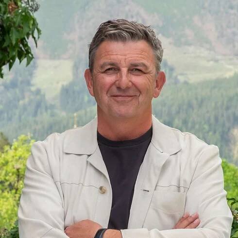 „Bergdoktor“-Star Hans Sigl enthüllt: „Ich habe zwei Familien“