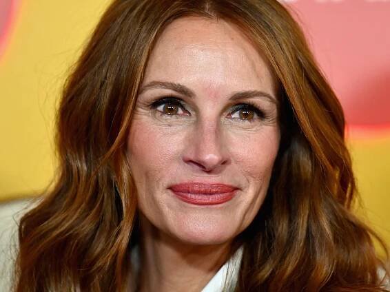 Julia Roberts Switched Her Part and Changed Her Entire Vibe in the Process — See Photos