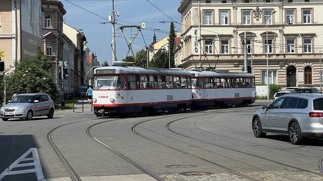 Důležitý uzel v Olomouci zavírá stavba, zastaví tramvaje. Mapa kudy neprojedete