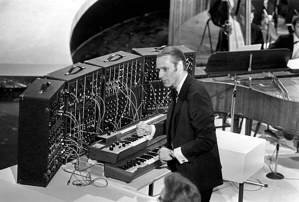 George Martin nevnímal hudbu jako produkt: Kromě většiny písní The Beatles produkoval i nejprodávanější singl všech dob - Expres FM