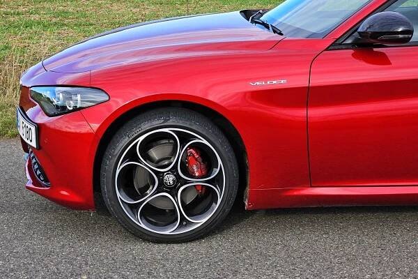 Test Alfa Romeo Giulia Veloce 2,0 Turbo Q4 (2023)