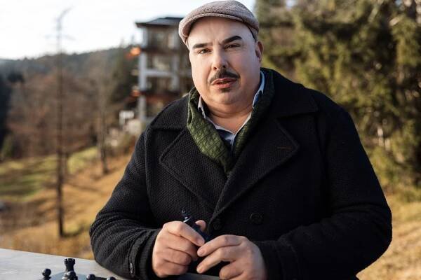 Robert Joseph Bartl: Er spielt seit 2014 den Gerichtsmediziner Dr. Matthias Steinbrecher im "Tatort" aus München.