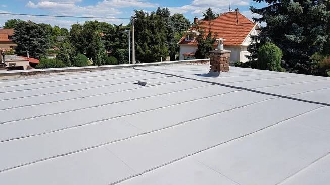 Renovace plechové střechy - gumový ochranný nátěr ALFEMA