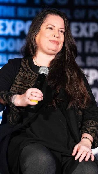 Celeb Bio Holly Marie Combs