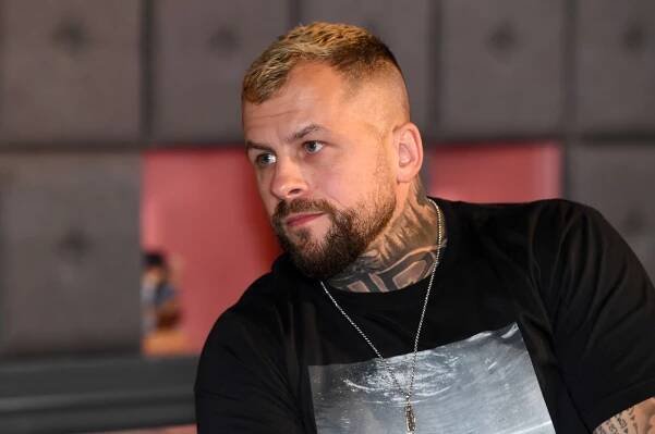 Řidič mě napadl, vrčel, škrábal a prokousl mi biceps: Marpo popsal silniční potyčku, kterou řeší policie