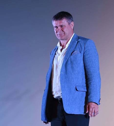 Oleg Taktarov Donning a Sophisticated Blue Blazer Wallpaper