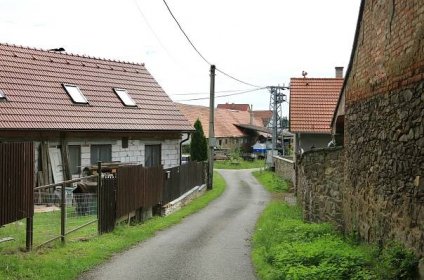 Soubor:Neustupov, Záhoříčko, local street.jpg – Wikipedie