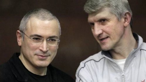 Po Chodorkovském vyjde z vězení i jeho společník Lebeděv. Soud mu zmírnil trest