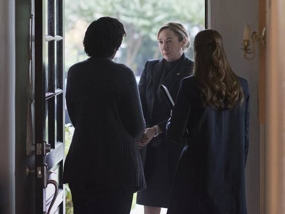 Ve jménu vlasti - Aktivní opatření - Z filmu - Elizabeth Marvel