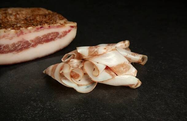 Vulcano Guanciale, 300 g - Piccantino Česká republika 