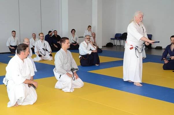 Galerie olomouckého dojo Iaido & Kenjutsu | Fotky a videa ze seminářů