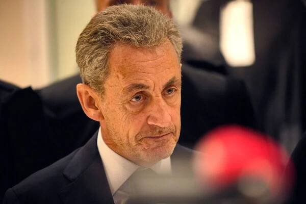 Nicolas Sarkozy le 25 septembre 2025 à la sortuie du tribunal