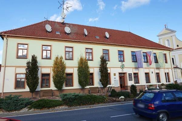 Ostrovačice - úřad městyse foto 1