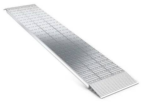 Průmyslová nájezdová rampa z hliníku, d x š: 2000x400 mm, nosnost 2693 kg.
