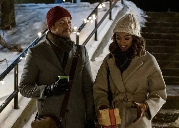 Marco Grazzini, Amber Stevens West - Christmas Unwrapped - Z filmu