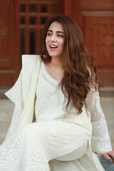 Ushna Shah Says It All in Iffat Omer Show. - page3
