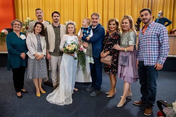 Eva Matejková, Viki Ráková, Andy Kraus, Tomáš Majláth, Kristína Barancová, Peter Marcin, Zuzana Tlučková, Marta Sládečková - Susedia - Bude svadba? - Promo
