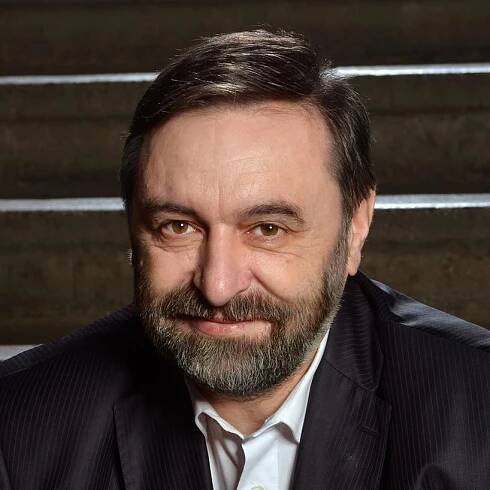 Zeman je špatný vzor, žákům bych za sprostá slova dal důtku, říká ředitel, který chtěl dát obrazy prezidenta do kompostu