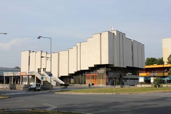 Soubor:Kino Centrum, Karviná (1).JPG – Wikipedie