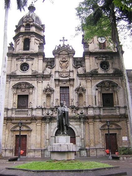 Soubor:Iglesia de San Ignacio-Fachada-Medellin.JPG