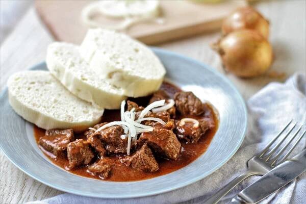 Hov�z� gul� s dom�c�m knedl�kem 3