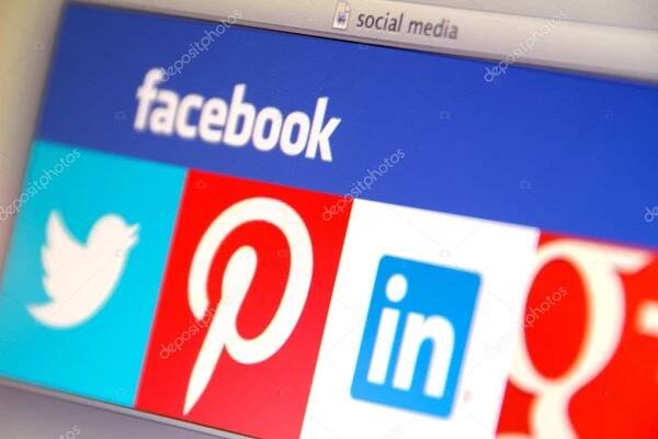Stáhnout - Palo alto, ca - 18. února 2013: od začátku roku bezpečnostní problémy ovlivňují sociální sítě s mnoha hacků, zatímco společnosti uklidnily uživatelů, které žádná data jsou ohroženi útoky. — Stock obrázek