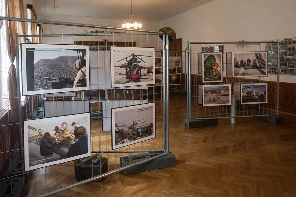Z archivu Deníku: Jak do Liberce dorazila výstava fotografií z válečných misí