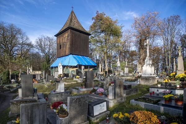 Je třeba narovnat zvonici. V Novém Hradci Králové probíhá rekonstrukce památky ze šestnáctého století