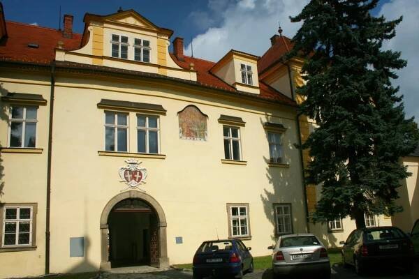 Bystřice pod Hostýnem - 1. nádvoří zámku