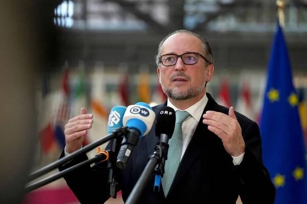 Rakúsku vládu dočasne povedie minister zahraničia a exkancelár Schallenberg