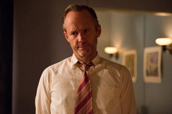 Manhattan - Strašidelná akce na dálku - Z filmu - John Benjamin Hickey