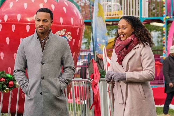 Michael Xavier as George and Tamera Mowry-Housley as Cheryl in 'Christmas Comes Twice,' 2020