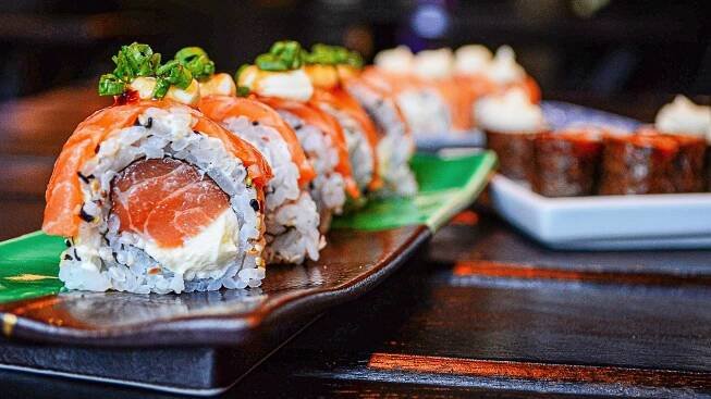 Japonské sushi a hry: Co jedí sportovci v Tokiu na letošní olympiádě a co naopak jíst nesmějí?