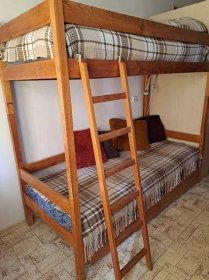 Palandy ale také  dvě plnohodnotné postele - Studentské pokoje