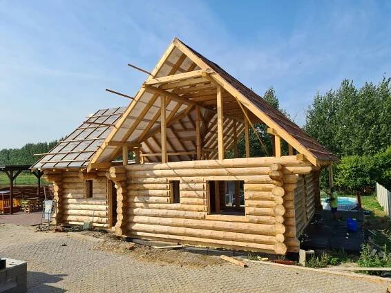 Zrubový dom – Veľké Zálužie - Staviam zruby