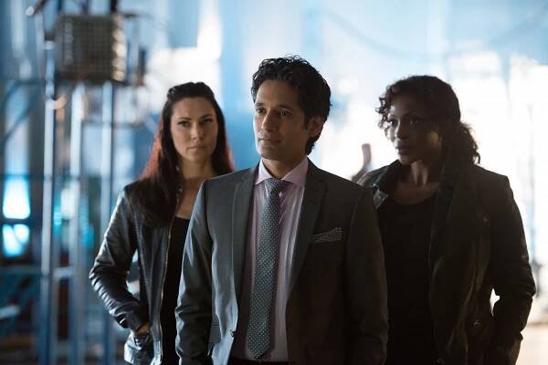 Kyra Zagorsky, Stephen Lobo, Lisa Berry - Continuum - Power Hour - Z filmu