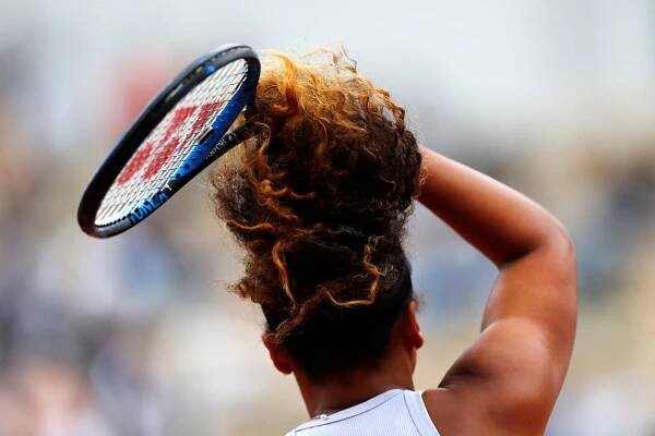 Hra stínů, tetování, tenisky nebo účes. Poznáte hvězdy French Open bez tváře?
