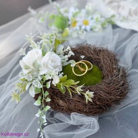 Dekorace pod prstýnky tmavě zelená Hnízdečko na svatební prsteny